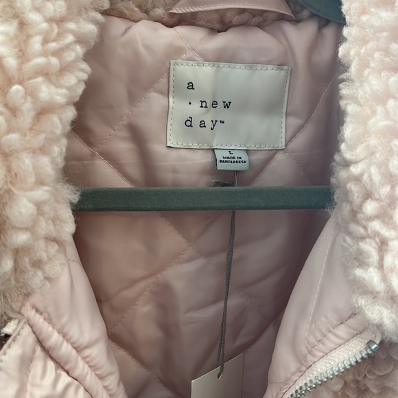 Pink fluffy jacket - Picture 2 of 4